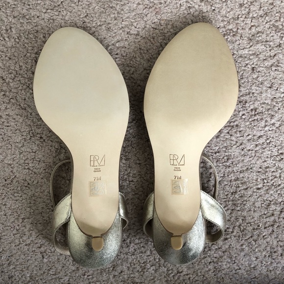 NWT Pelle Moda Otis Heels in Gold - Picture 5 of 7